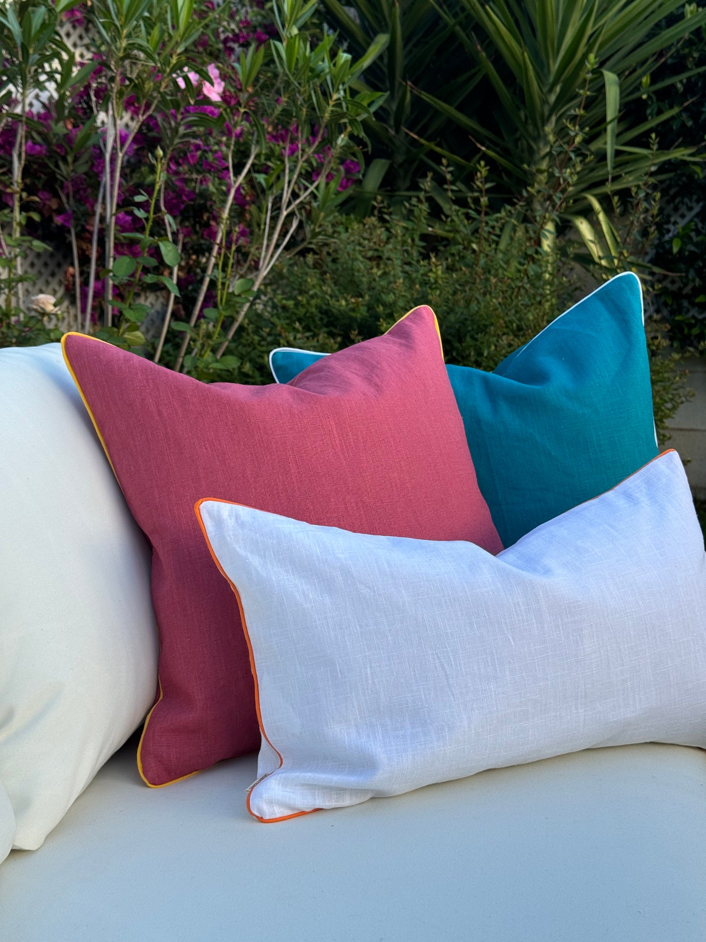 AMALFI cushion cover with white trim